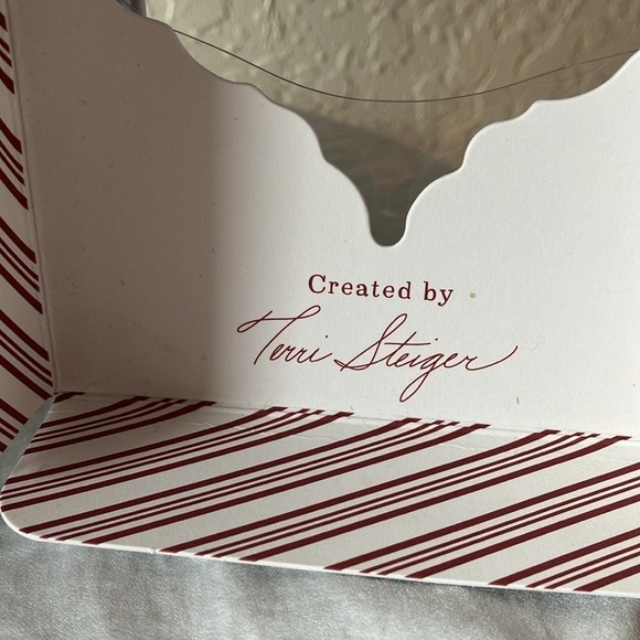 Hallmark: 2015- Keepsake Ornament- Emerald Joy Ceramic Christmas Ornament - Picture 11 of 16